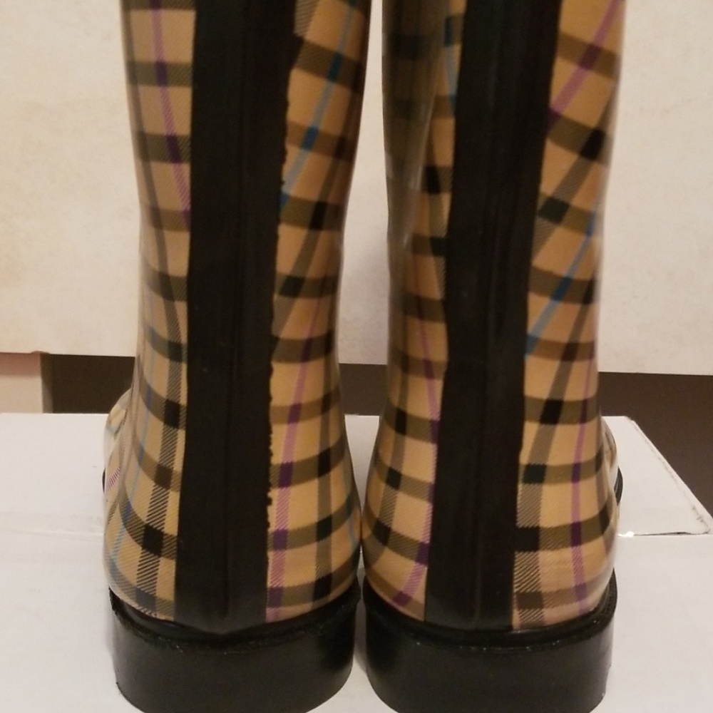 Shoes - Picture 4 of 8